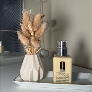 Clinique Hydrating Lotion in Cream Tone